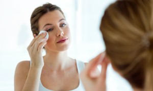 A csapvíz és a száraz bőr – hogyan előzheted meg, hogy a víz kiszárítsa az arcbőrödet?